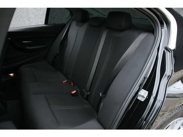 BMW 3 Serie 318i Centennial Executive 2016 Benzine 22