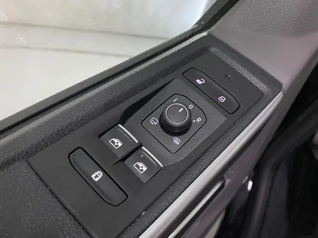 Volkswagen Transporter 2.0 TDI L2H1 30 DC 2021 Diesel 15