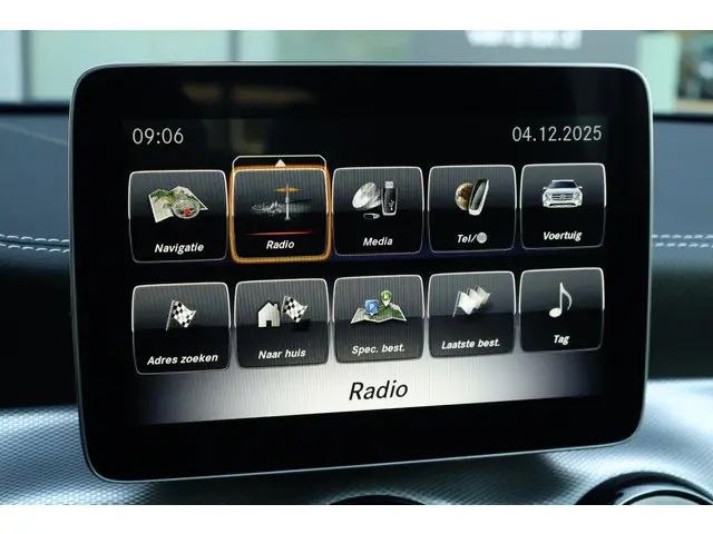 Mercedes-Benz GLA 200 Premium Plus 2018 Benzine 26