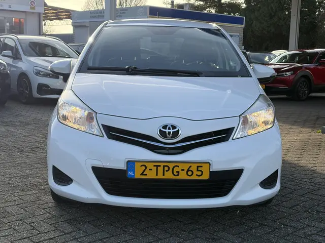 Toyota Yaris 1.3 VVT-i Now 2014 Benzine 12
