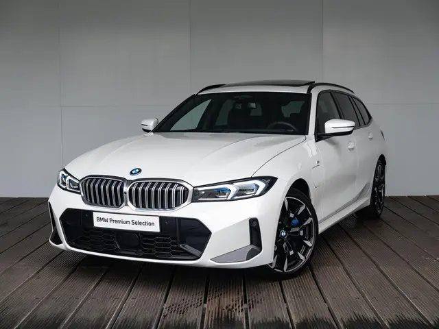 BMW 3 Serie Touring 330e 2025 Hybride Benzine 45