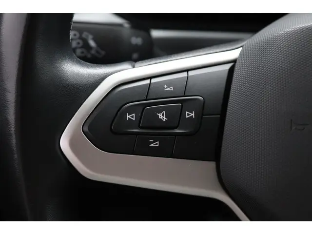 Volkswagen T-Roc 1.0 TSI 110pk Life 2023 Benzine 26