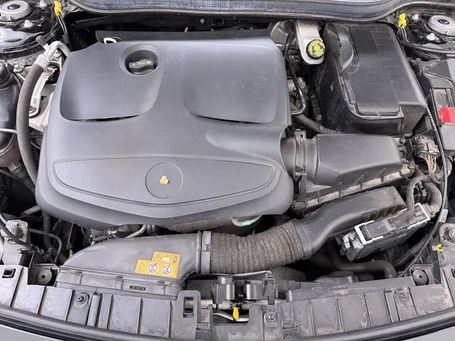 Mercedes-Benz GLA 180 AMG line 2016 Benzine 9