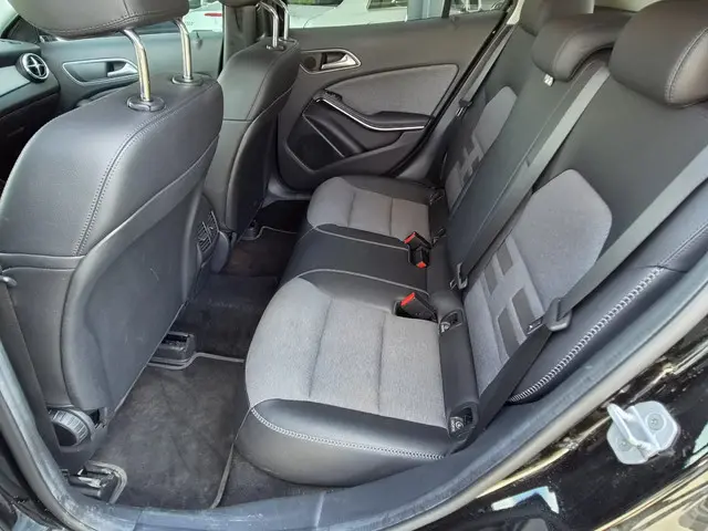 Mercedes-Benz GLA 200 Prestige 2017 Benzine 10