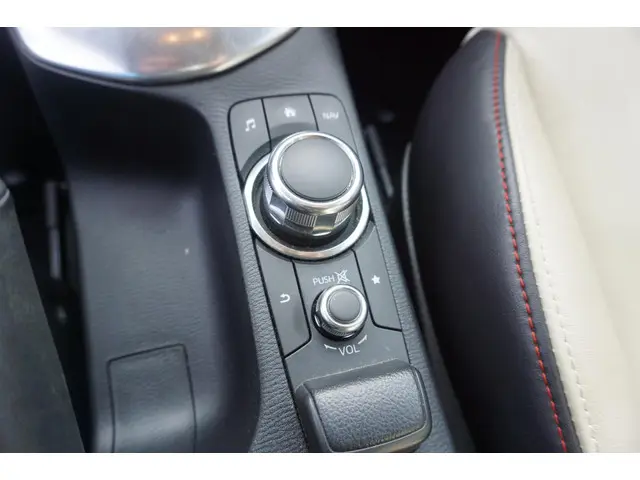 Mazda 2 1.5 Skyactiv-G Skylease GT 2015 Benzine 11