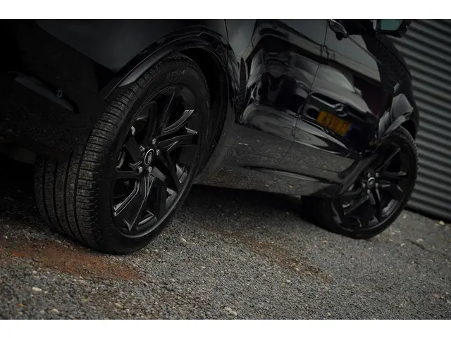 Land Rover Discovery 3.0 D250 R-Dynamic SE 2024 Diesel 33