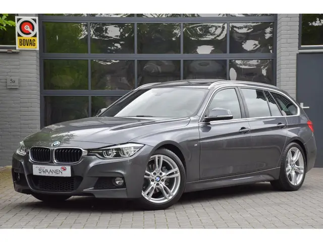 BMW 3 Serie Touring 320i M sport 2017 Benzine