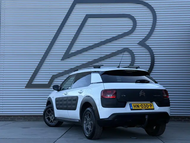 Citroën C4 Cactus 1.2 PureTech Shine 2015 Benzine 7