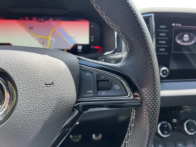 Škoda Karoq 1.5 TSI ACT Sportline Business 2020 Benzine 18