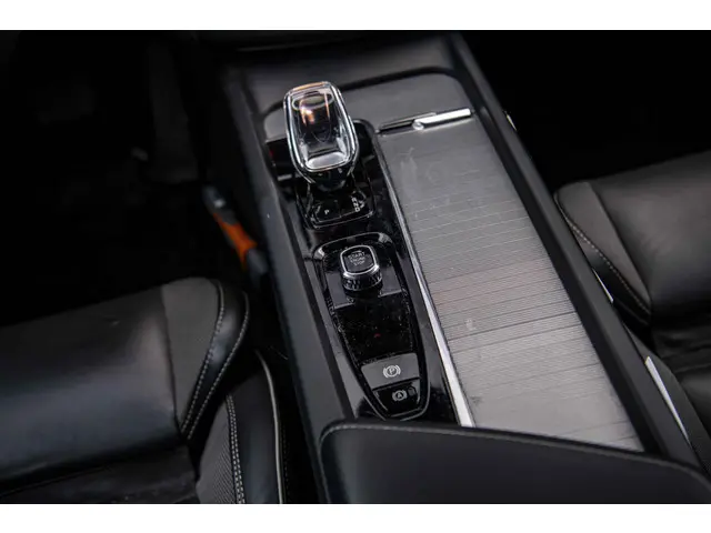 Volvo XC60 B5 Plus Dark 2023 Benzine 14