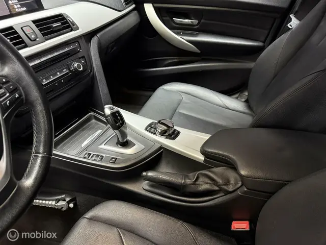 BMW 3 Serie 320i Upgrade Edition 2012 Benzine 14