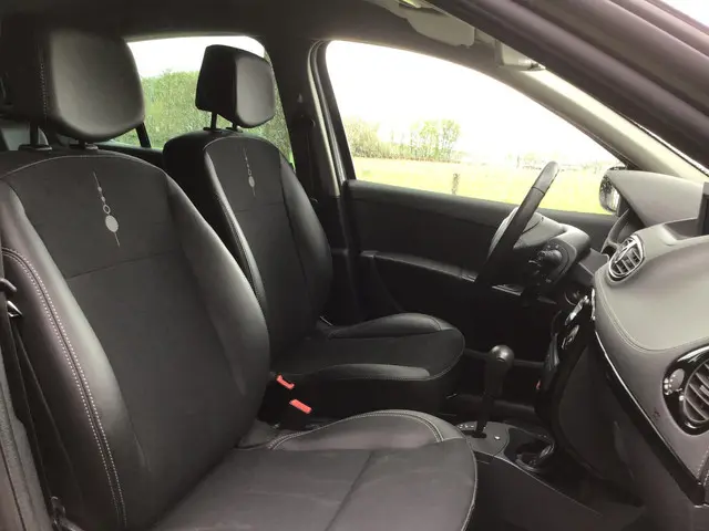 Renault Clio 1.6 Night & Day AUTOMAAT 2012 Benzine 12