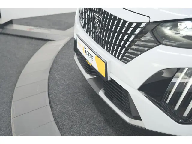 Peugeot 2008 PureTech 130 EAT8 GT 2024 Benzine 17