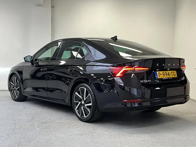 Škoda Octavia 1.0 e-TSI Sport Business 2022 Benzine 2