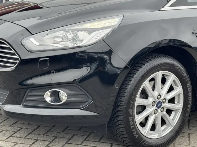 Ford S-Max 1.5 Titanium 7p. 2018 Benzine 37