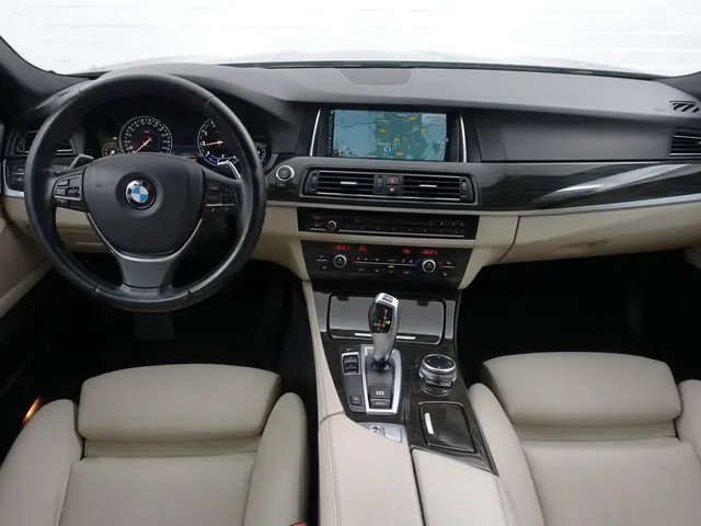 BMW 5 Serie 520i Luxury Edition Aut- 2014 Benzine 7