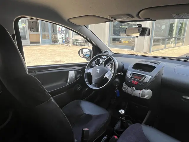 Peugeot 107 1.0 Black & Silver 2013 Benzine 26