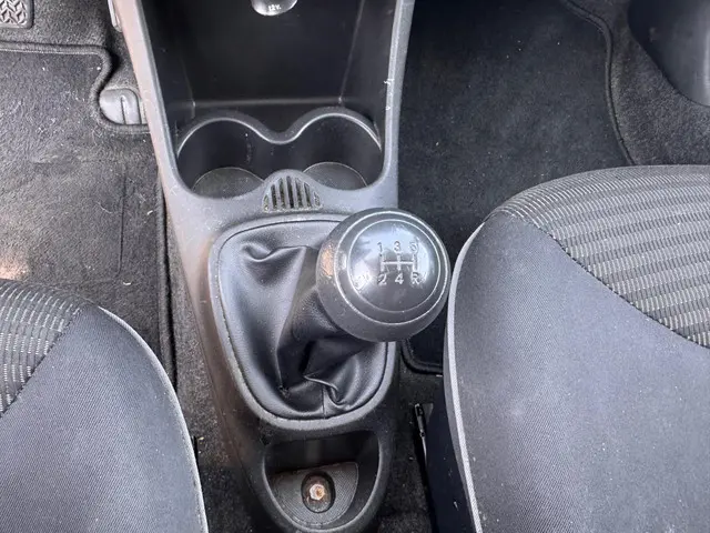 Peugeot 107 1.0 Active NAP / AIRCO / LED 2013 Benzine 24