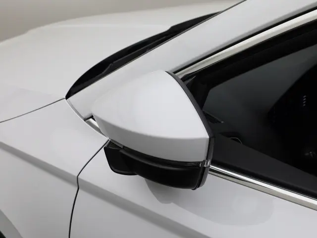 Škoda Karoq 1.5TSI/150PK Design DSG 2024 Benzine 30