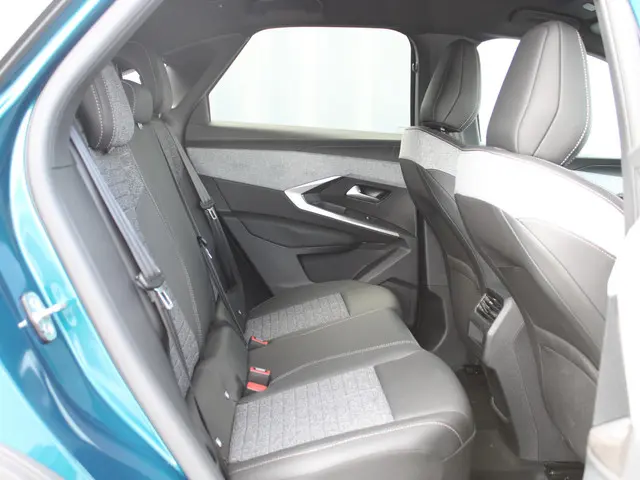 Peugeot 3008 1.2 Hybrid 145 Allure 2025 Hybride Benzine 12