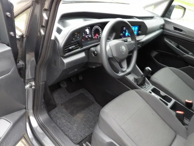 Volkswagen Caddy Cargo 2.0 TDI 1st Edition 2022 Diesel 9