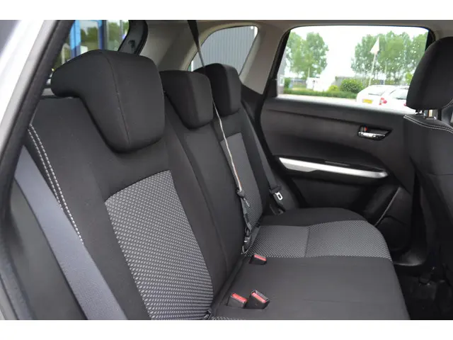 Suzuki Vitara 1.6 Exclusive 2015 Benzine 33