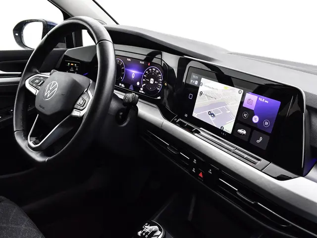 Volkswagen Golf 1.0 TSI 110pk Life 2023 Benzine 30