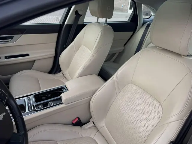 Jaguar XF 2
