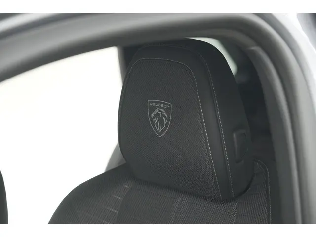 Peugeot 5008 HYbrid 145 e-DCS6 GT 2025 Hybride Benzine 28