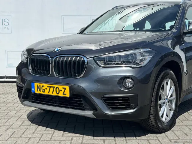 BMW X1 sDrive18i Centennial Executive 2017 Benzine 13