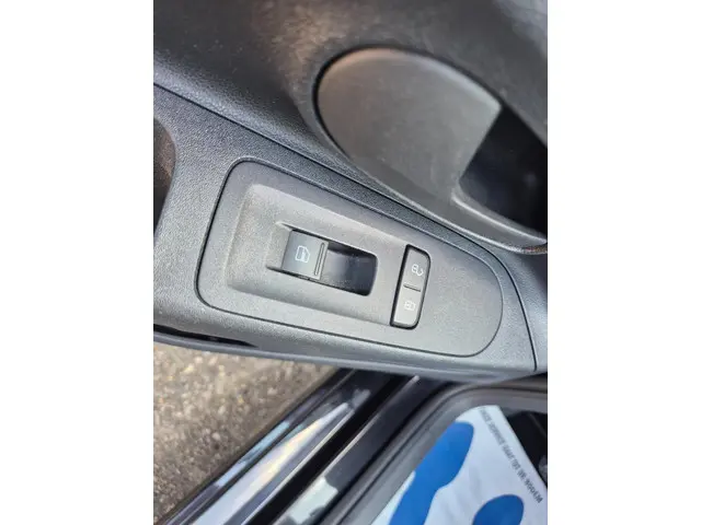 Volkswagen up! 1.0 high up! 75pk Airco, Navi 2012 Benzine 15