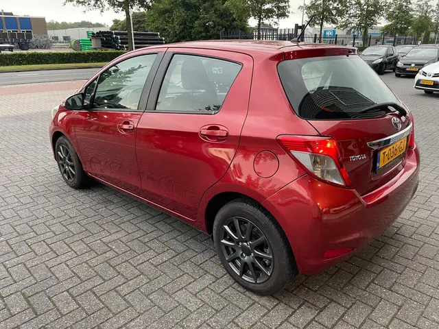 Toyota Yaris 1.3 VVT-i Dynamic|automaat| 2013 Benzine 10