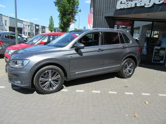 Volkswagen Tiguan 1.4 TSI 4Motion Highline 2018 Benzine 3