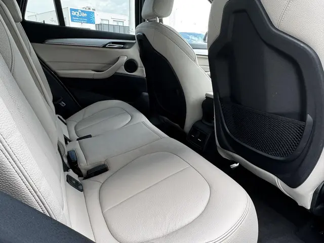 BMW X1 sDrive20i Executive 2018 Benzine 15