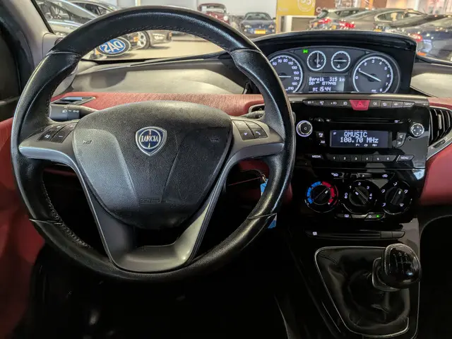 Lancia Ypsilon 1.2 Platinum 2013 Benzine 10