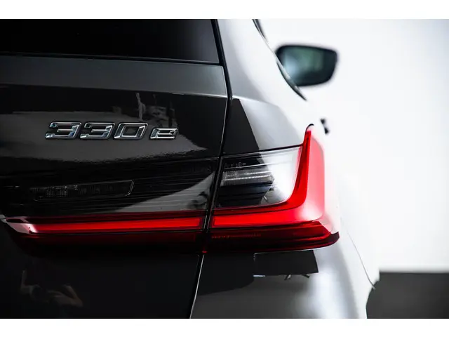 BMW 3 Serie Touring 330e 2024 Hybride Benzine 45