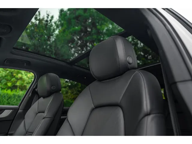 Porsche Cayenne 3.0 E-Hybrid 2024 Hybride Benzine 6