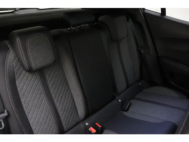 Peugeot 2008 1.2T 130pk Automaat Allure 2024 Benzine 15