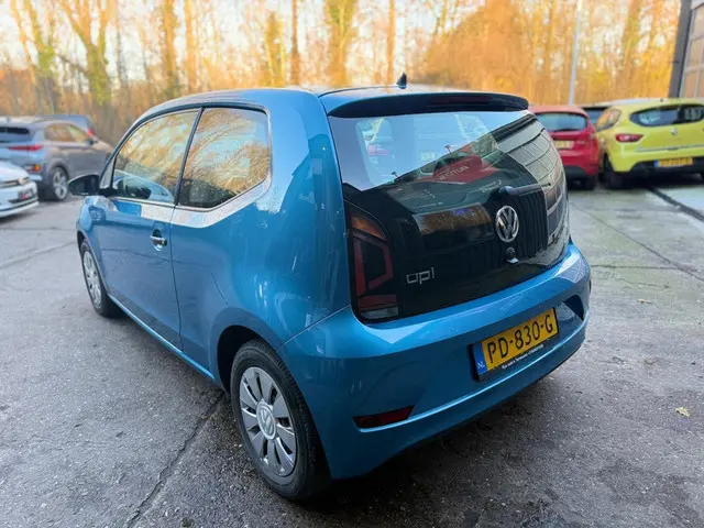 Volkswagen up! 1.0 BMT take up! 2017 Benzine 4