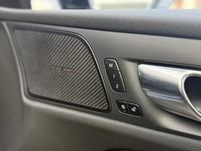 Volvo V60 2.0 B4 Momentum Business 2021 Benzine 19