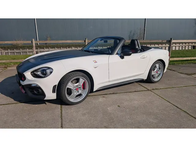 Fiat 124 Spider 2