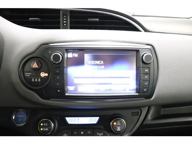 Toyota Yaris 1.5 Hybrid Trend, 2016 Hybride Benzine 10