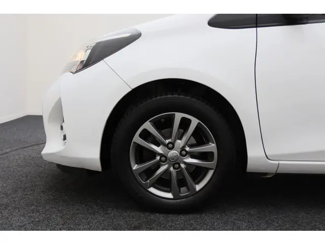 Toyota Yaris 1.3 VVT-i Lounge 2015 Benzine 23