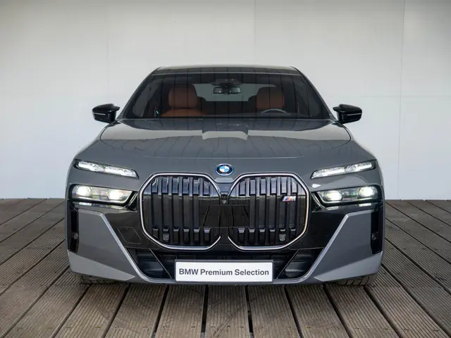 BMW 7 Serie M760e xDrive 2023 Hybride Benzine 3