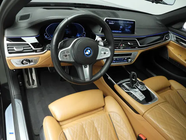 BMW 7 Serie 745e 2022 Hybride Benzine 6