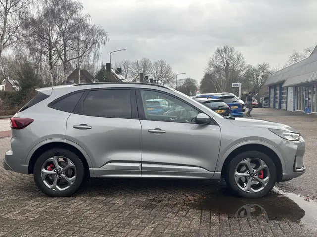 Ford Kuga 2.5 PHEV ST-Line X 2024 Hybride Benzine 10