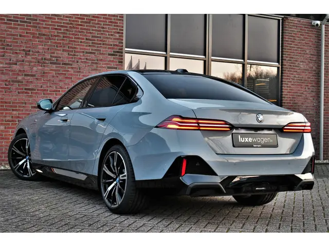BMW 5 Serie 530e M-Sport 2024 Hybride Benzine 48