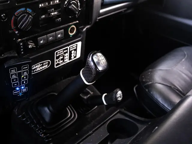 Land Rover Defender 2.2 D SW 90" XTech 2015 Diesel 44