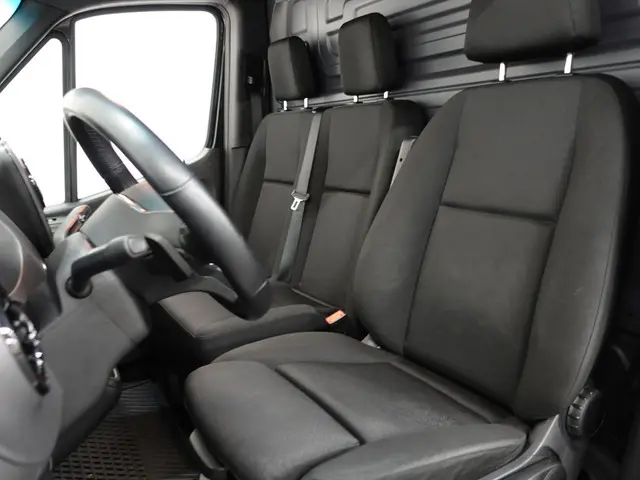 Mercedes-Benz Sprinter L2H2 2022 Diesel 27