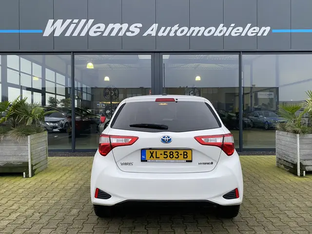 Toyota Yaris 1.5 Hybrid Dynamic 2019 Hybride Benzine 10